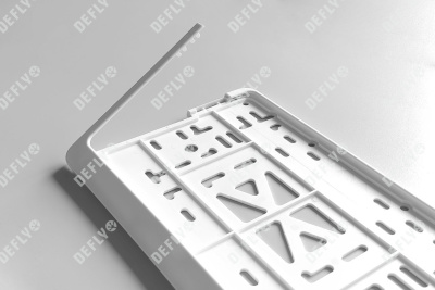 Рамка для номера автомобиля квадратная с защелкой, пластиковая, белая, 2 шт