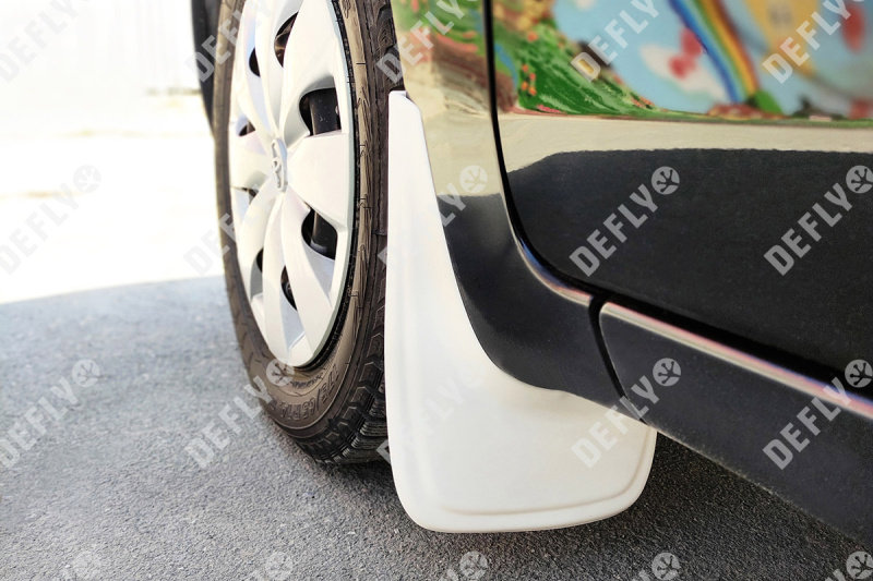 Брызговики универсальные белые