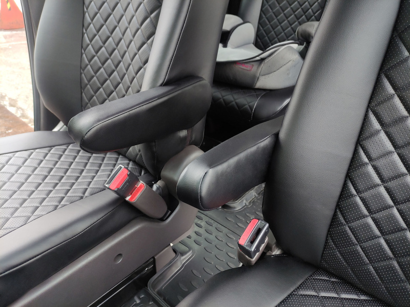 Чехлы на сиденья Honda Freed (GB5-GB8), 2016-2024, 4 места, капитанские кресла, экокожа черная/ромб перфорация