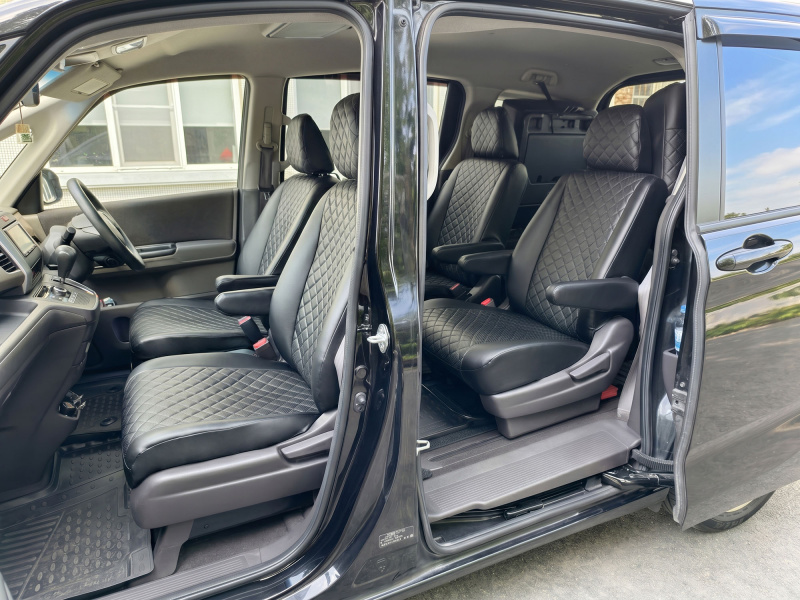 Чехлы на сиденья Honda Freed (GB5-GB8), 2016-2024, 4 места, капитанские кресла, экокожа черная/ромб перфорация
