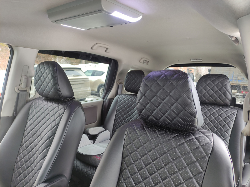 Чехлы на сиденья Honda Freed (GB5-GB8), 2016-2024, 4 места, капитанские кресла, экокожа черная/ромб перфорация